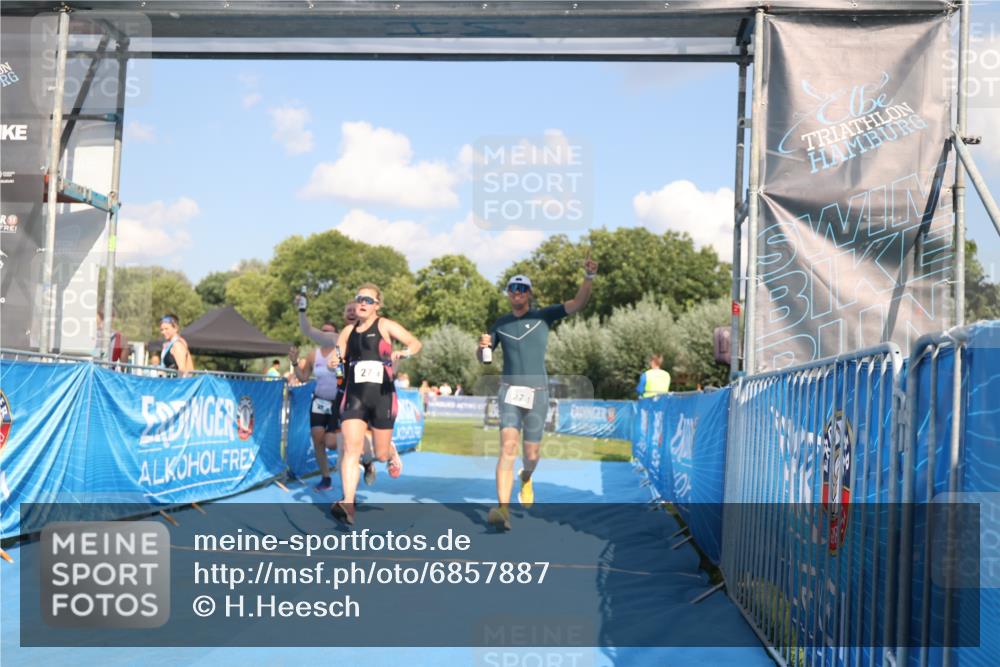 25.08.2024 - Elbe Triathlon Hamburg H.Heesch http://msf.ph/oto/6857887 25.08.2024 16:19:41 Ziel  meine-sportfotos.de