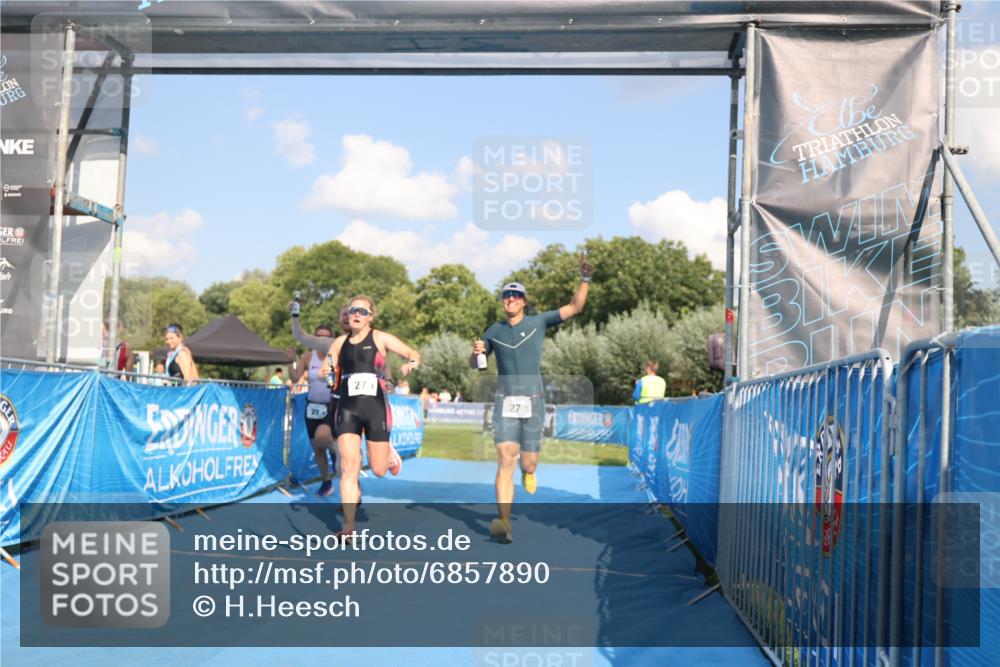 25.08.2024 - Elbe Triathlon Hamburg H.Heesch http://msf.ph/oto/6857890 25.08.2024 16:19:41 Ziel  meine-sportfotos.de