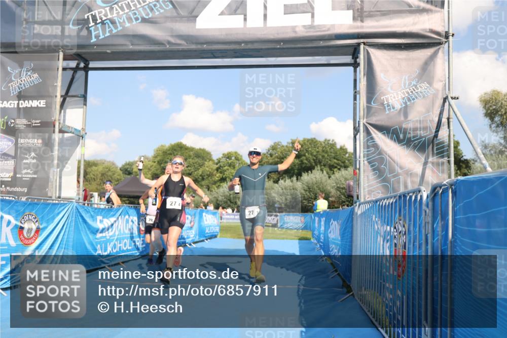 25.08.2024 - Elbe Triathlon Hamburg H.Heesch http://msf.ph/oto/6857911 25.08.2024 16:19:41 Ziel  meine-sportfotos.de