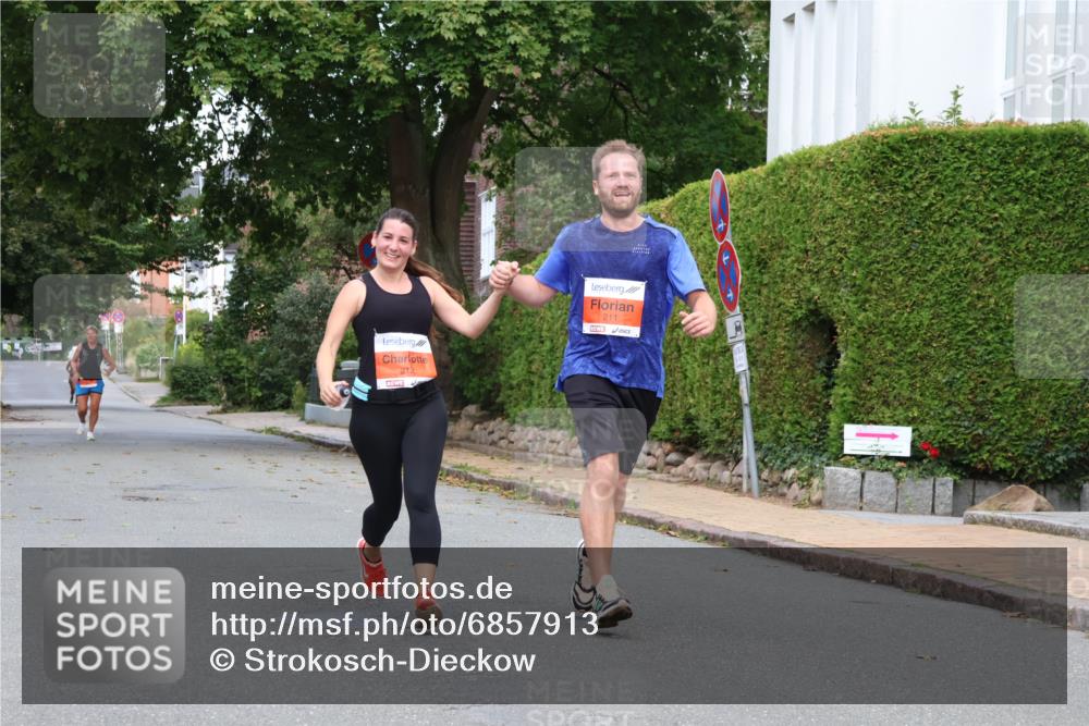 25.08.2024 - 20. Blankeneser Heldenlauf Strokosch-Dieckow http://msf.ph/oto/6857913 25.08.2024 09:49:53 Ziel 211, 212 meine-sportfotos.de