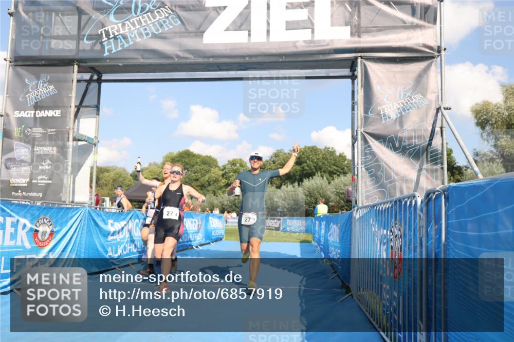 25.08.2024 - Elbe Triathlon Hamburg H.Heesch http://msf.ph/oto/6857919 25.08.2024 16:19:41 Ziel  meine-sportfotos.de