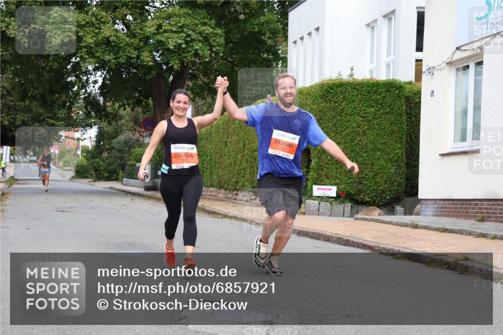 25.08.2024 - 20. Blankeneser Heldenlauf Strokosch-Dieckow http://msf.ph/oto/6857921 25.08.2024 09:49:54 Ziel 211, 212 meine-sportfotos.de
