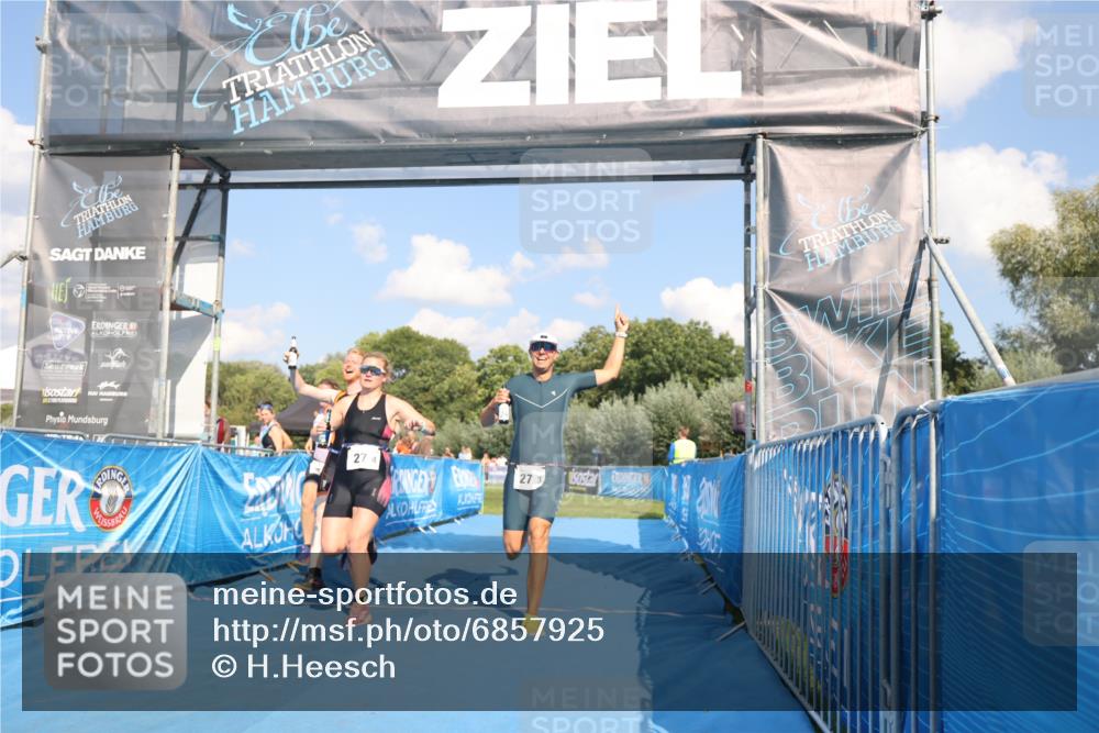 25.08.2024 - Elbe Triathlon Hamburg H.Heesch http://msf.ph/oto/6857925 25.08.2024 16:19:42 Ziel  meine-sportfotos.de