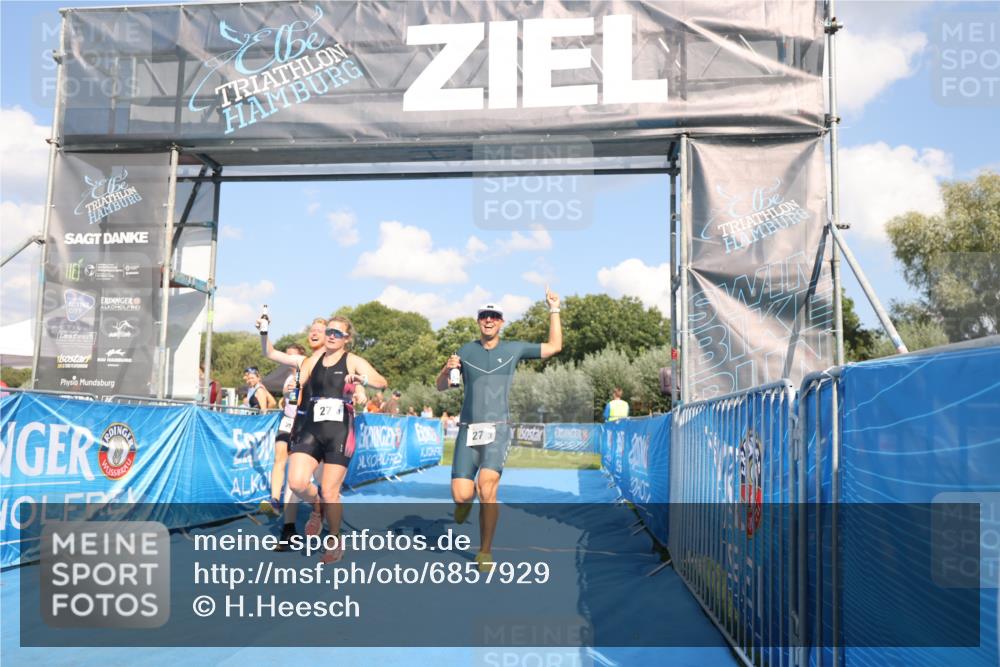 25.08.2024 - Elbe Triathlon Hamburg H.Heesch http://msf.ph/oto/6857929 25.08.2024 16:19:42 Ziel  meine-sportfotos.de