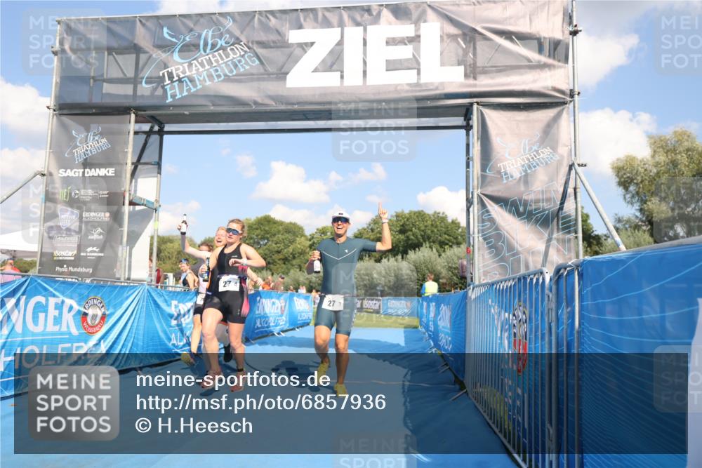 25.08.2024 - Elbe Triathlon Hamburg H.Heesch http://msf.ph/oto/6857936 25.08.2024 16:19:42 Ziel  meine-sportfotos.de
