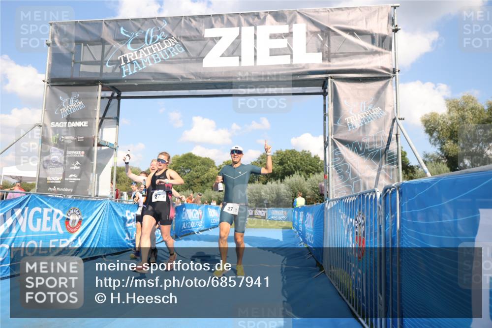 25.08.2024 - Elbe Triathlon Hamburg H.Heesch http://msf.ph/oto/6857941 25.08.2024 16:19:42 Ziel  meine-sportfotos.de