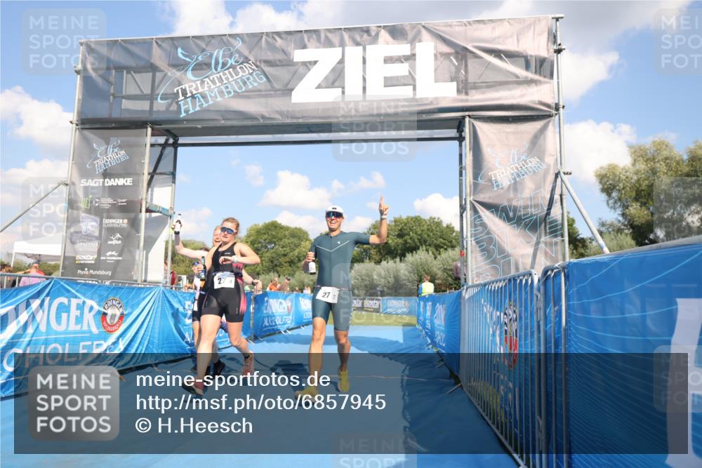 25.08.2024 - Elbe Triathlon Hamburg H.Heesch http://msf.ph/oto/6857945 25.08.2024 16:19:42 Ziel  meine-sportfotos.de