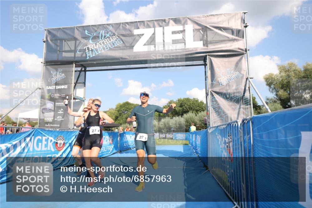 25.08.2024 - Elbe Triathlon Hamburg H.Heesch http://msf.ph/oto/6857963 25.08.2024 16:19:42 Ziel  meine-sportfotos.de