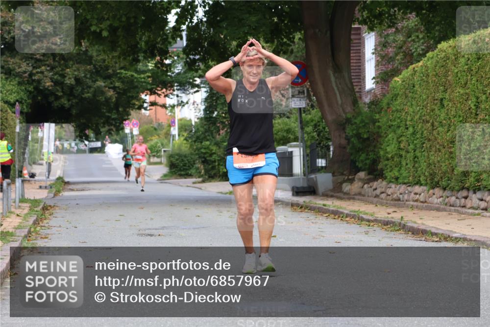 25.08.2024 - 20. Blankeneser Heldenlauf Strokosch-Dieckow http://msf.ph/oto/6857967 25.08.2024 09:50:02 Ziel 119 meine-sportfotos.de
