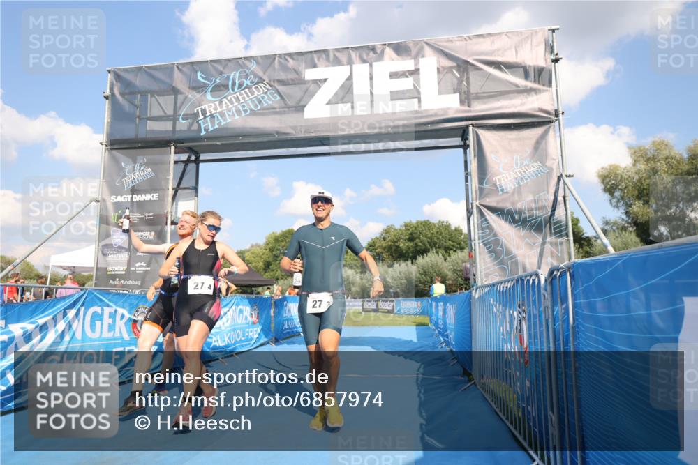 25.08.2024 - Elbe Triathlon Hamburg H.Heesch http://msf.ph/oto/6857974 25.08.2024 16:19:42 Ziel  meine-sportfotos.de