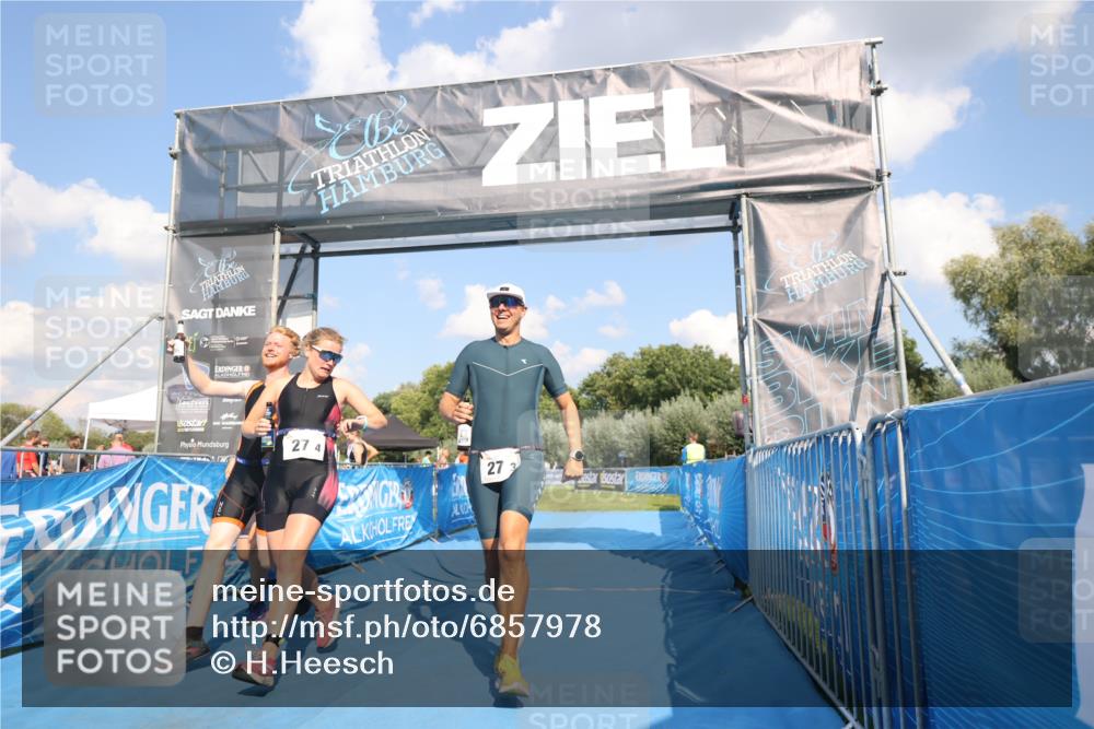 25.08.2024 - Elbe Triathlon Hamburg H.Heesch http://msf.ph/oto/6857978 25.08.2024 16:19:42 Ziel  meine-sportfotos.de