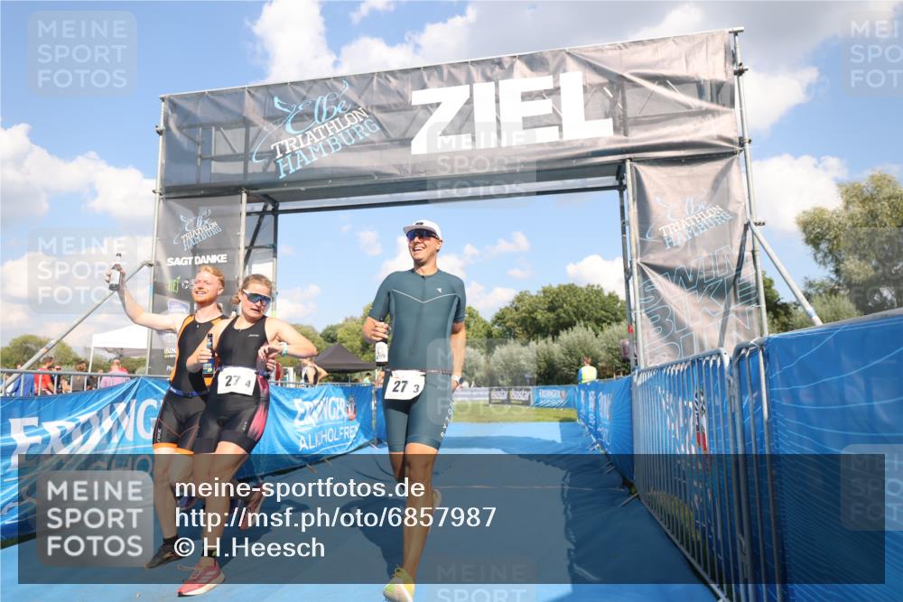 25.08.2024 - Elbe Triathlon Hamburg H.Heesch http://msf.ph/oto/6857987 25.08.2024 16:19:42 Ziel  meine-sportfotos.de