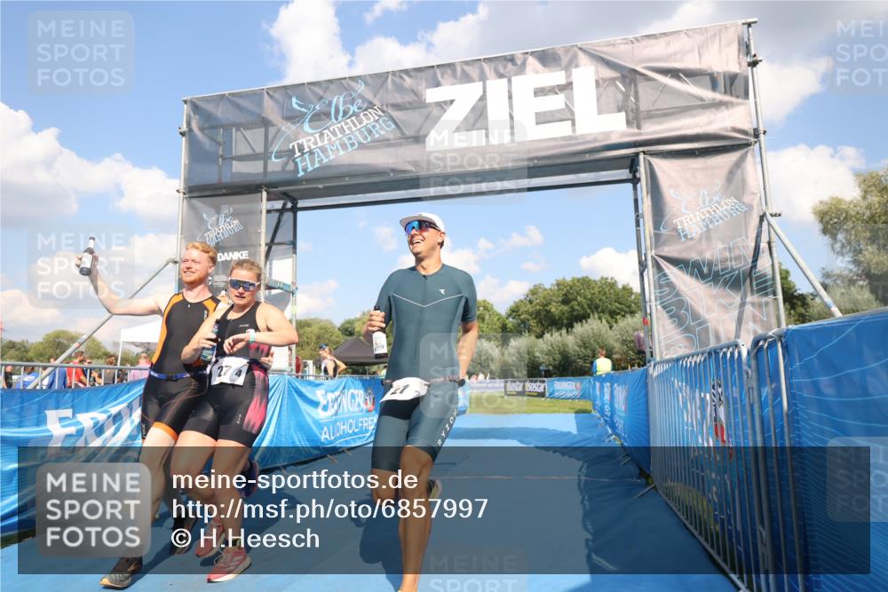 25.08.2024 - Elbe Triathlon Hamburg H.Heesch http://msf.ph/oto/6857997 25.08.2024 16:19:42 Ziel  meine-sportfotos.de