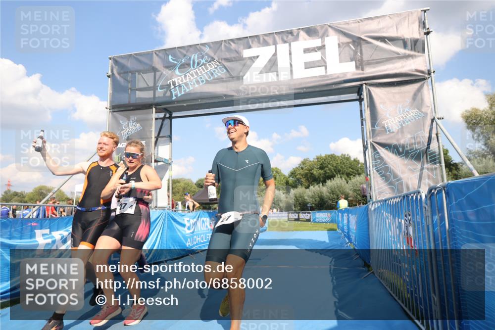 25.08.2024 - Elbe Triathlon Hamburg H.Heesch http://msf.ph/oto/6858002 25.08.2024 16:19:42 Ziel  meine-sportfotos.de