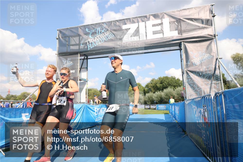 25.08.2024 - Elbe Triathlon Hamburg H.Heesch http://msf.ph/oto/6858007 25.08.2024 16:19:42 Ziel  meine-sportfotos.de