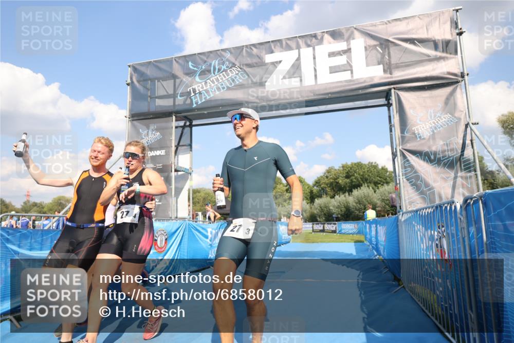 25.08.2024 - Elbe Triathlon Hamburg H.Heesch http://msf.ph/oto/6858012 25.08.2024 16:19:42 Ziel  meine-sportfotos.de