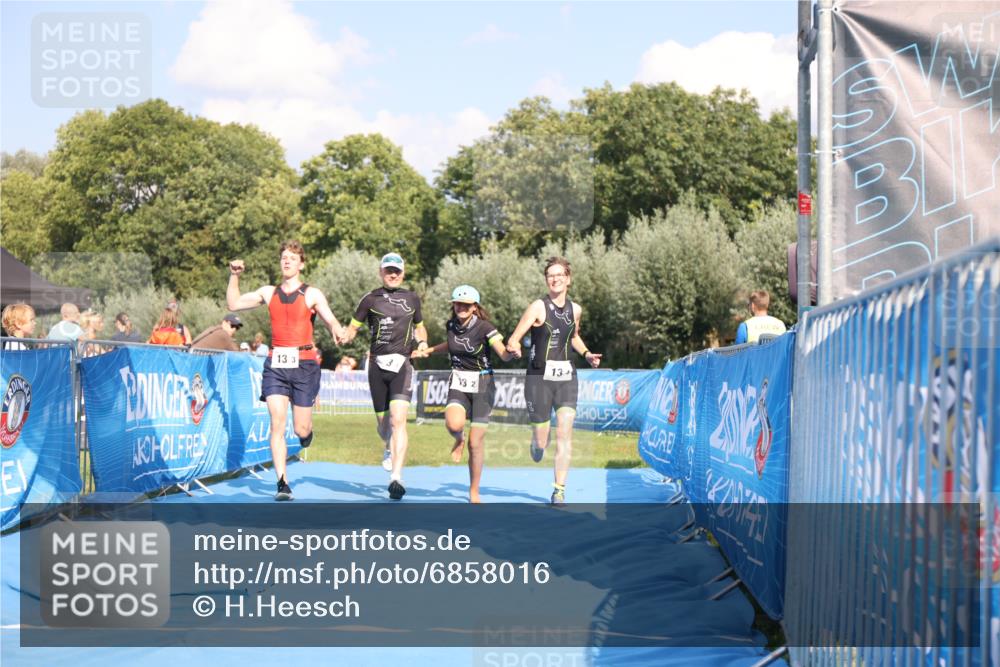 25.08.2024 - Elbe Triathlon Hamburg H.Heesch http://msf.ph/oto/6858016 25.08.2024 16:22:17 Ziel  meine-sportfotos.de