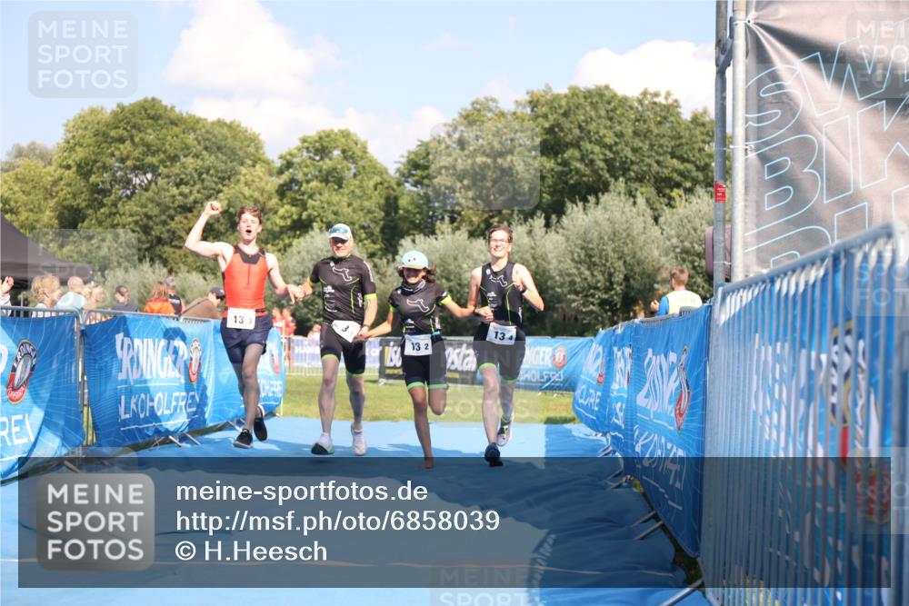 25.08.2024 - Elbe Triathlon Hamburg H.Heesch http://msf.ph/oto/6858039 25.08.2024 16:22:17 Ziel  meine-sportfotos.de