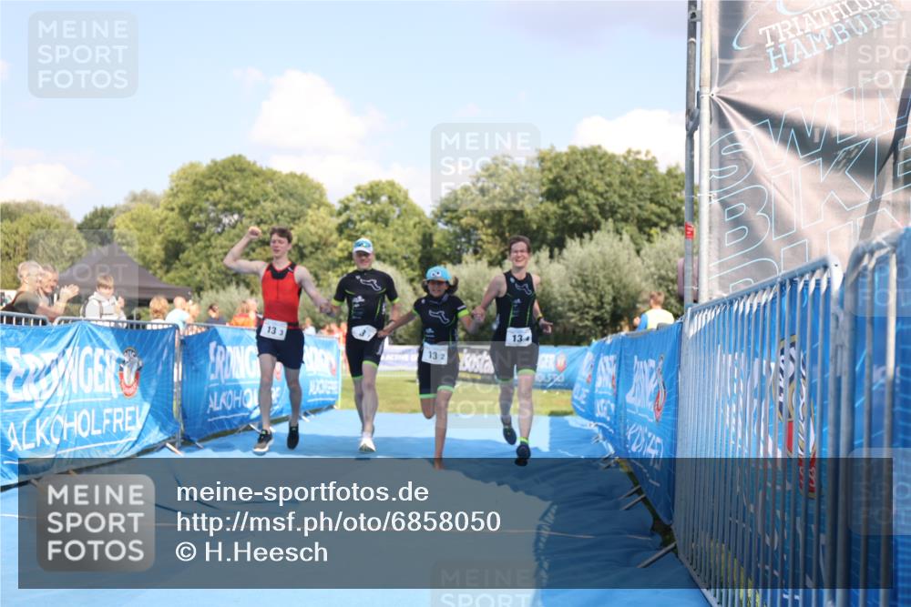 25.08.2024 - Elbe Triathlon Hamburg H.Heesch http://msf.ph/oto/6858050 25.08.2024 16:22:17 Ziel  meine-sportfotos.de