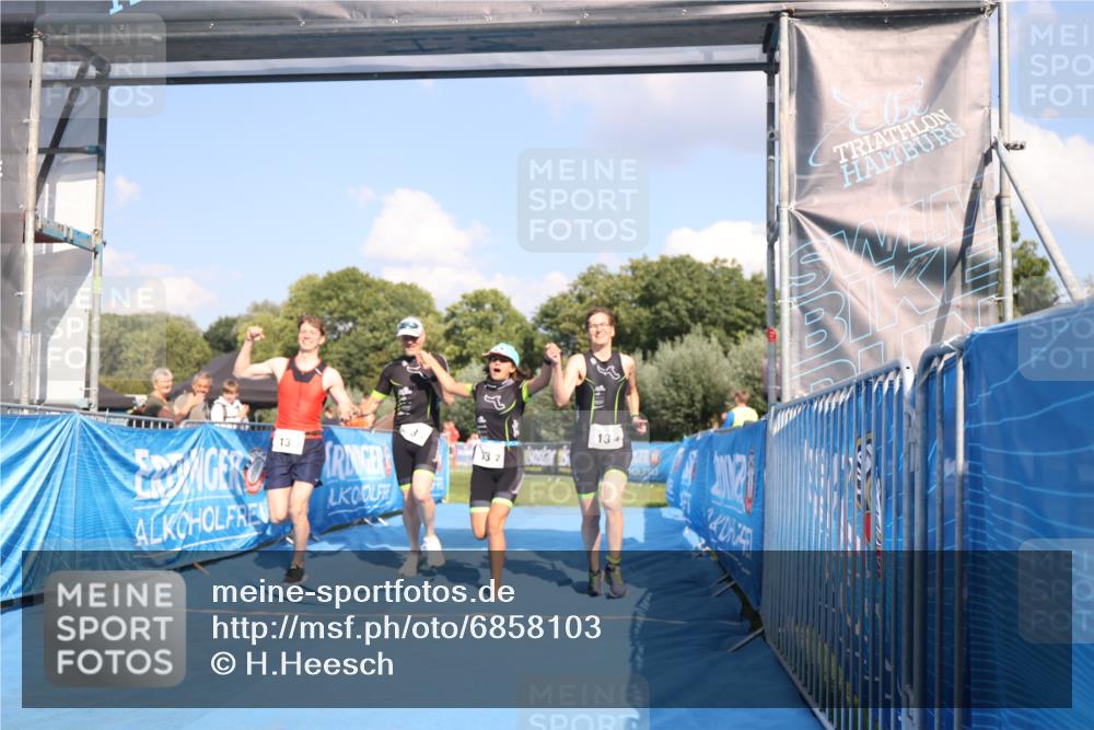 25.08.2024 - Elbe Triathlon Hamburg H.Heesch http://msf.ph/oto/6858103 25.08.2024 16:22:18 Ziel  meine-sportfotos.de