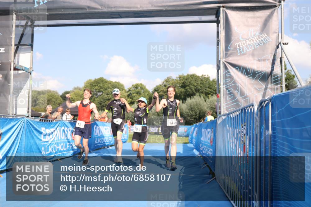 25.08.2024 - Elbe Triathlon Hamburg H.Heesch http://msf.ph/oto/6858107 25.08.2024 16:22:18 Ziel  meine-sportfotos.de