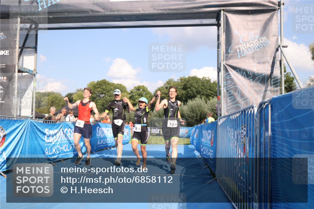 25.08.2024 - Elbe Triathlon Hamburg H.Heesch http://msf.ph/oto/6858112 25.08.2024 16:22:18 Ziel  meine-sportfotos.de