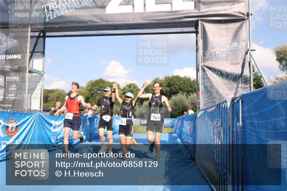 25.08.2024 - Elbe Triathlon Hamburg H.Heesch http://msf.ph/oto/6858129 25.08.2024 16:22:18 Ziel  meine-sportfotos.de