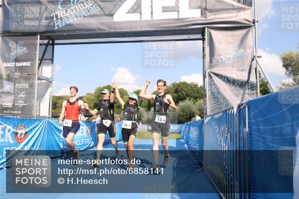 25.08.2024 - Elbe Triathlon Hamburg H.Heesch http://msf.ph/oto/6858141 25.08.2024 16:22:18 Ziel  meine-sportfotos.de