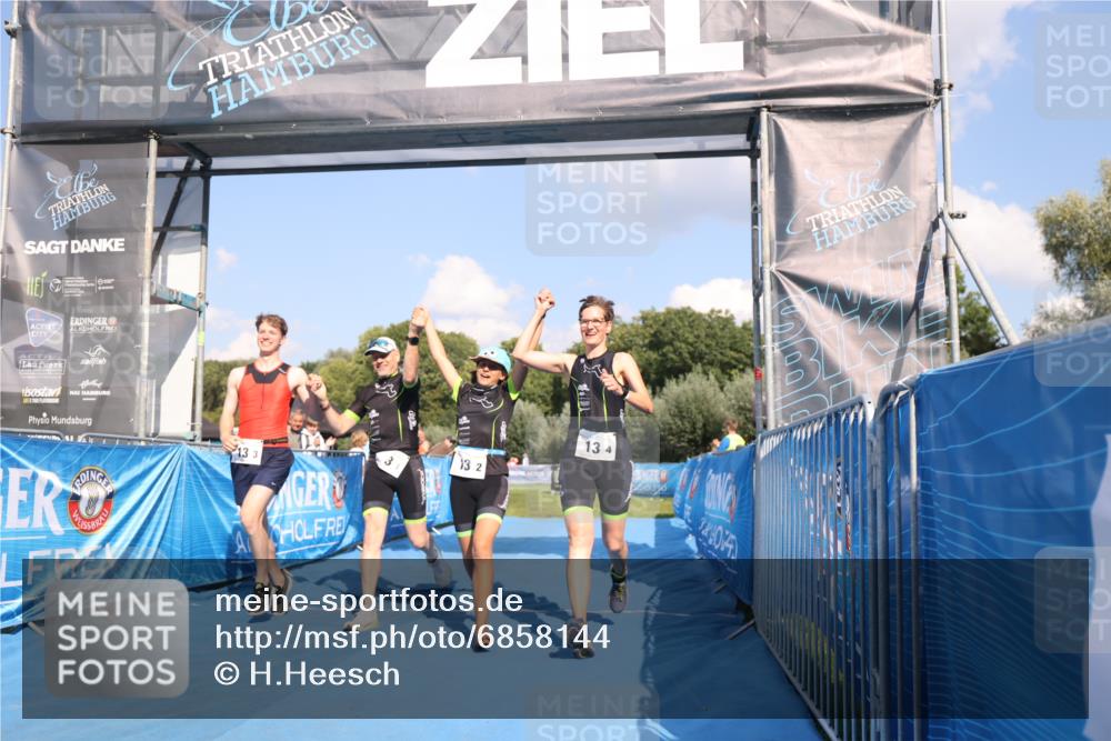 25.08.2024 - Elbe Triathlon Hamburg H.Heesch http://msf.ph/oto/6858144 25.08.2024 16:22:18 Ziel  meine-sportfotos.de