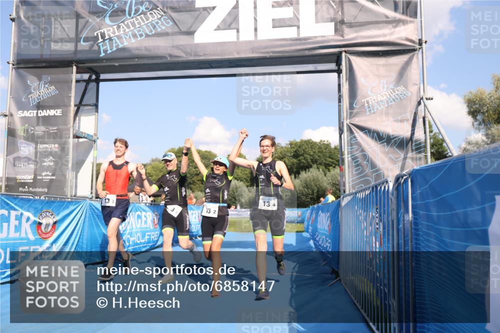 25.08.2024 - Elbe Triathlon Hamburg H.Heesch http://msf.ph/oto/6858147 25.08.2024 16:22:18 Ziel  meine-sportfotos.de