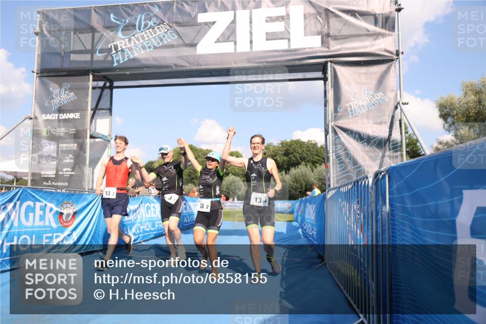 25.08.2024 - Elbe Triathlon Hamburg H.Heesch http://msf.ph/oto/6858155 25.08.2024 16:22:18 Ziel  meine-sportfotos.de