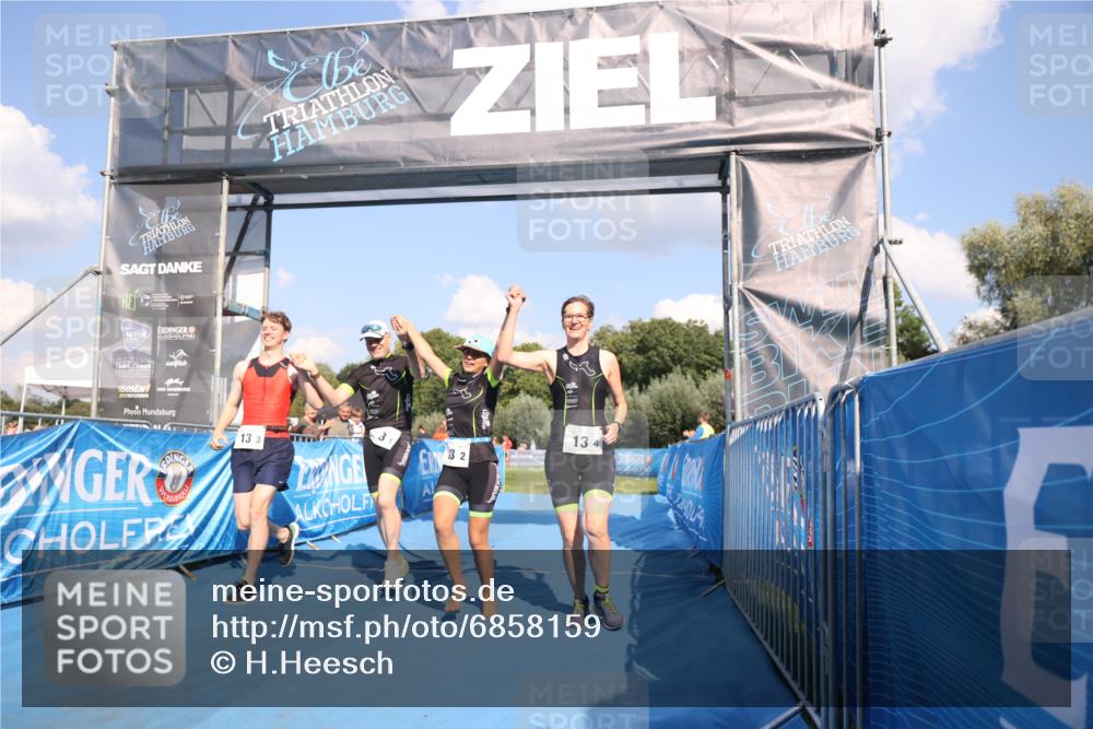 25.08.2024 - Elbe Triathlon Hamburg H.Heesch http://msf.ph/oto/6858159 25.08.2024 16:22:18 Ziel  meine-sportfotos.de
