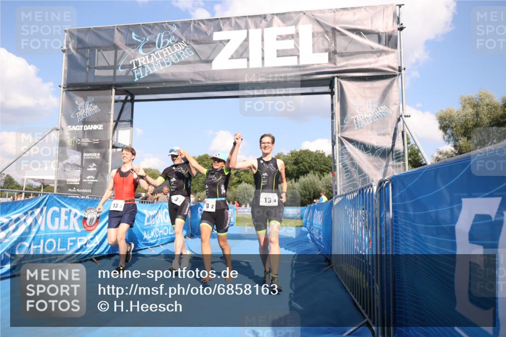 25.08.2024 - Elbe Triathlon Hamburg H.Heesch http://msf.ph/oto/6858163 25.08.2024 16:22:18 Ziel  meine-sportfotos.de