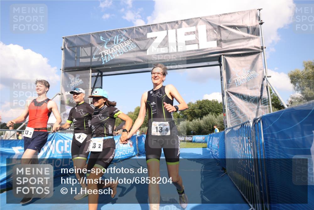 25.08.2024 - Elbe Triathlon Hamburg H.Heesch http://msf.ph/oto/6858204 25.08.2024 16:22:19 Ziel  meine-sportfotos.de