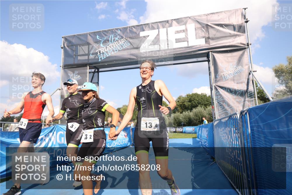 25.08.2024 - Elbe Triathlon Hamburg H.Heesch http://msf.ph/oto/6858208 25.08.2024 16:22:19 Ziel  meine-sportfotos.de