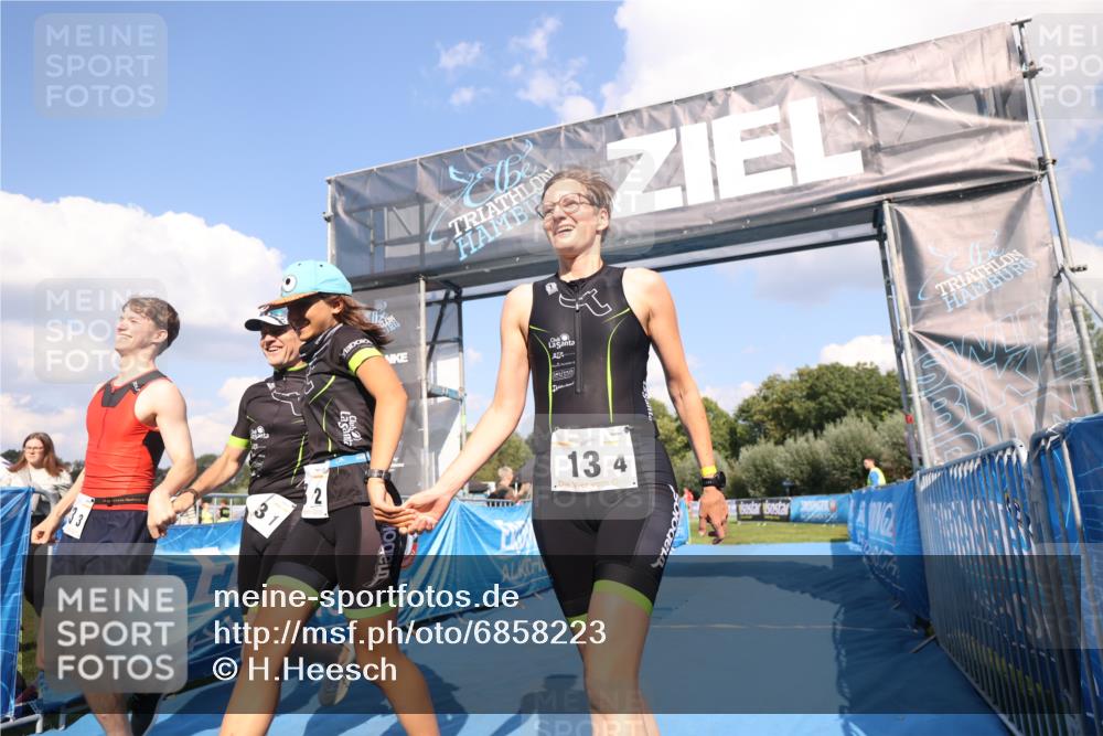 25.08.2024 - Elbe Triathlon Hamburg H.Heesch http://msf.ph/oto/6858223 25.08.2024 16:22:19 Ziel  meine-sportfotos.de