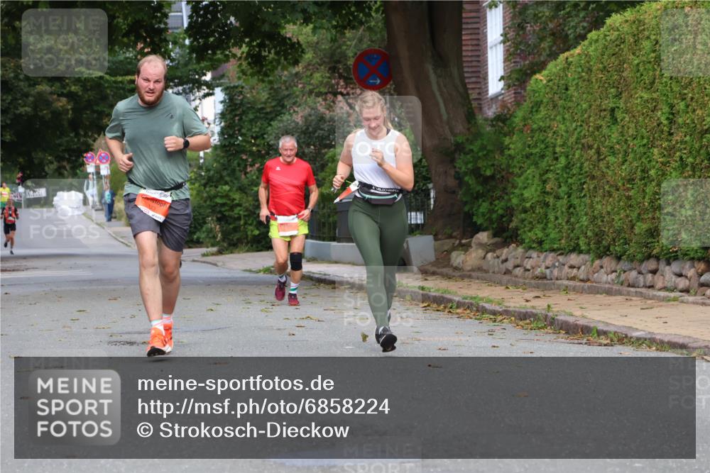 25.08.2024 - 20. Blankeneser Heldenlauf Strokosch-Dieckow http://msf.ph/oto/6858224 25.08.2024 09:51:02 Ziel 114, 123, 241 meine-sportfotos.de