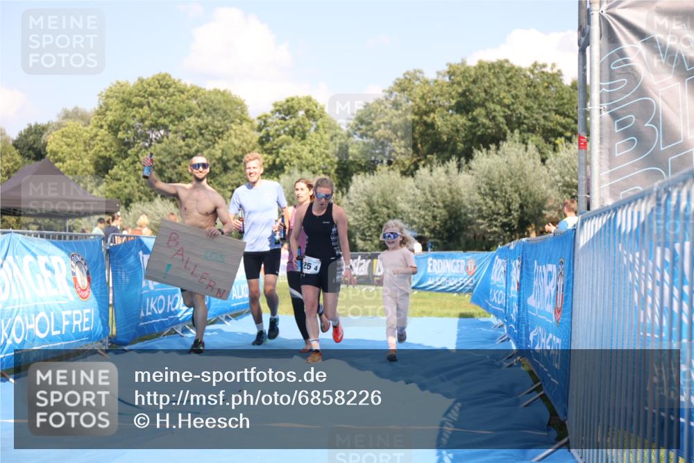 25.08.2024 - Elbe Triathlon Hamburg H.Heesch http://msf.ph/oto/6858226 25.08.2024 16:23:15 Ziel  meine-sportfotos.de