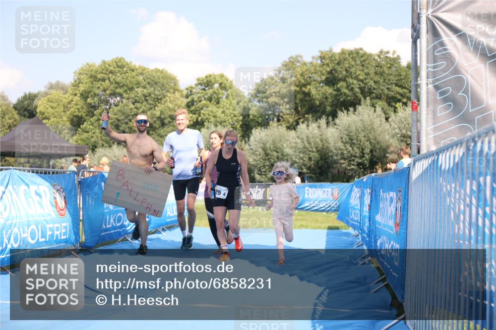 25.08.2024 - Elbe Triathlon Hamburg H.Heesch http://msf.ph/oto/6858231 25.08.2024 16:23:16 Ziel  meine-sportfotos.de