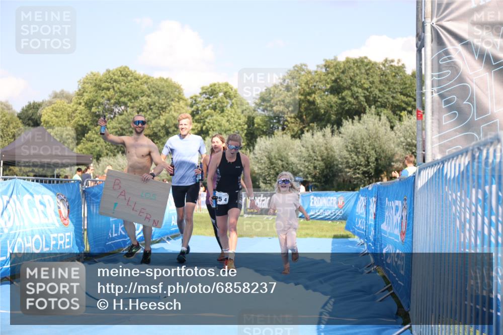 25.08.2024 - Elbe Triathlon Hamburg H.Heesch http://msf.ph/oto/6858237 25.08.2024 16:23:16 Ziel  meine-sportfotos.de