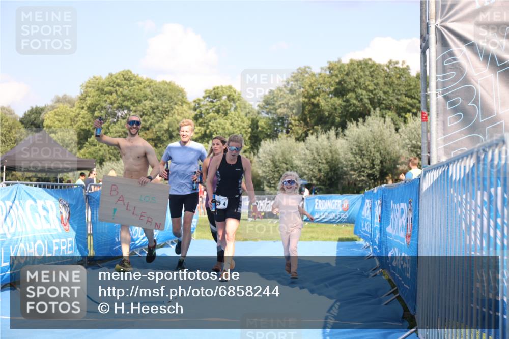 25.08.2024 - Elbe Triathlon Hamburg H.Heesch http://msf.ph/oto/6858244 25.08.2024 16:23:16 Ziel  meine-sportfotos.de