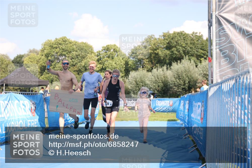 25.08.2024 - Elbe Triathlon Hamburg H.Heesch http://msf.ph/oto/6858247 25.08.2024 16:23:16 Ziel  meine-sportfotos.de
