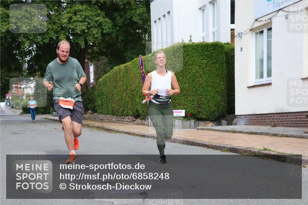 25.08.2024 - 20. Blankeneser Heldenlauf Strokosch-Dieckow http://msf.ph/oto/6858248 25.08.2024 09:51:05 Ziel 102, 114, 123, 241 meine-sportfotos.de
