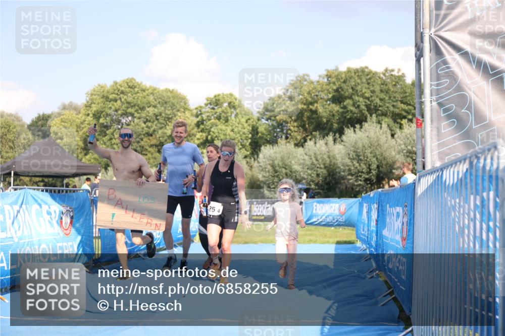 25.08.2024 - Elbe Triathlon Hamburg H.Heesch http://msf.ph/oto/6858255 25.08.2024 16:23:16 Ziel  meine-sportfotos.de
