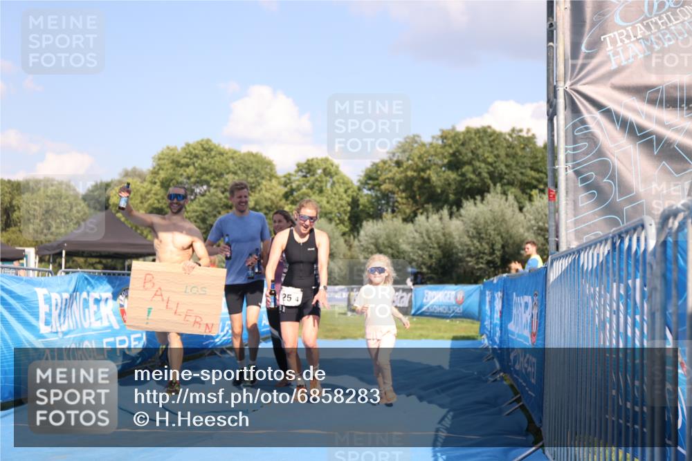 25.08.2024 - Elbe Triathlon Hamburg H.Heesch http://msf.ph/oto/6858283 25.08.2024 16:23:16 Ziel  meine-sportfotos.de