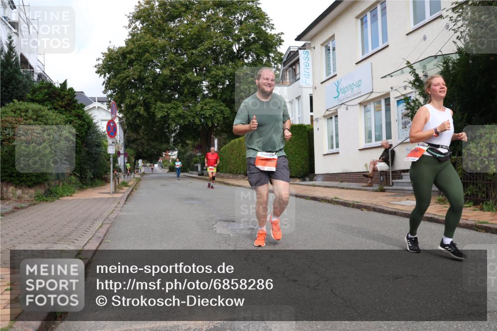 25.08.2024 - 20. Blankeneser Heldenlauf Strokosch-Dieckow http://msf.ph/oto/6858286 25.08.2024 09:51:07 Ziel 102, 114, 123, 241 meine-sportfotos.de