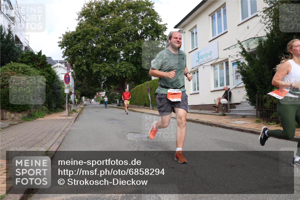 25.08.2024 - 20. Blankeneser Heldenlauf Strokosch-Dieckow http://msf.ph/oto/6858294 25.08.2024 09:51:07 Ziel 102, 114, 123, 241 meine-sportfotos.de