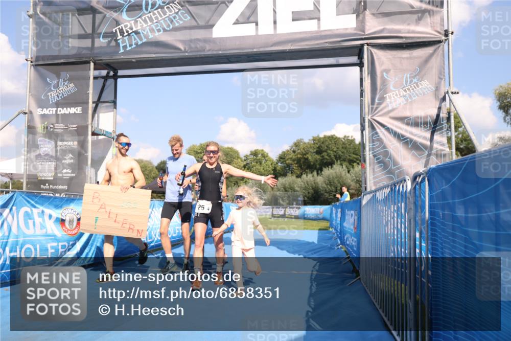 25.08.2024 - Elbe Triathlon Hamburg H.Heesch http://msf.ph/oto/6858351 25.08.2024 16:23:17 Ziel  meine-sportfotos.de