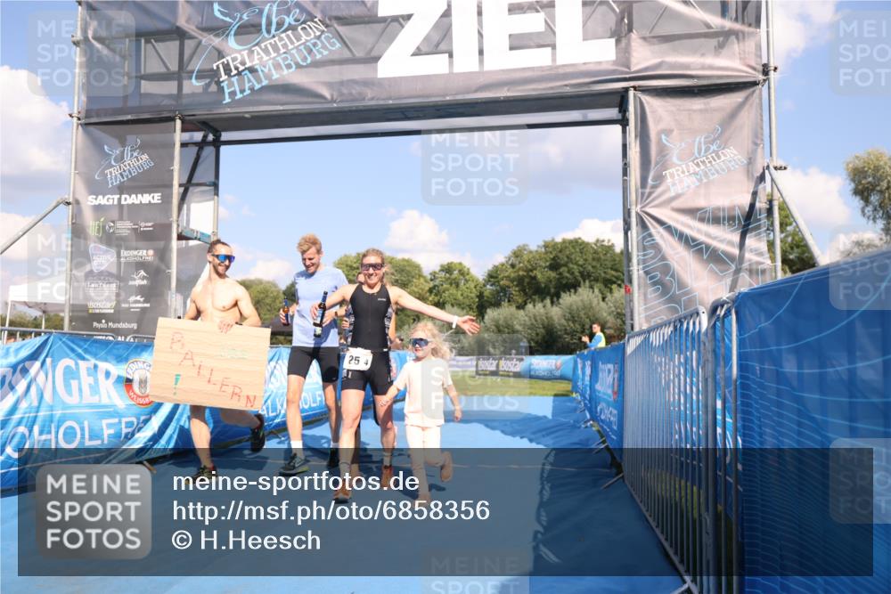 25.08.2024 - Elbe Triathlon Hamburg H.Heesch http://msf.ph/oto/6858356 25.08.2024 16:23:17 Ziel  meine-sportfotos.de