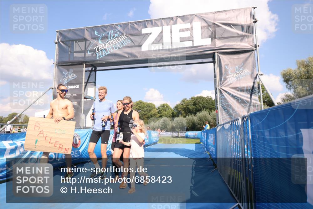25.08.2024 - Elbe Triathlon Hamburg H.Heesch http://msf.ph/oto/6858423 25.08.2024 16:23:18 Ziel  meine-sportfotos.de
